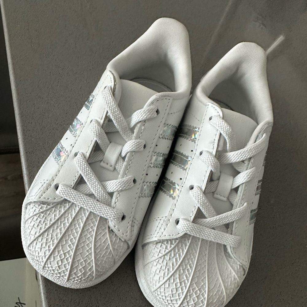 Kid adidas